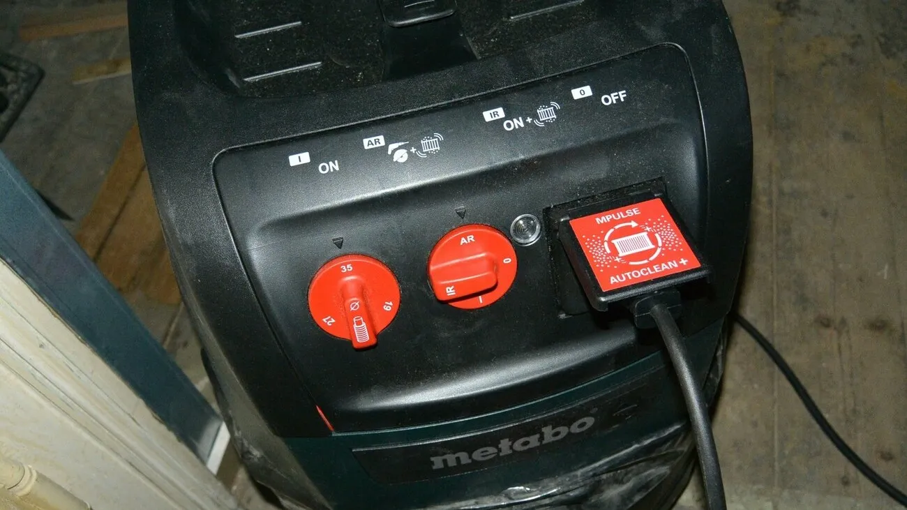 Eine Nahaufnahme des Metabo Allessaugers, dem ASR 35 M ACP.